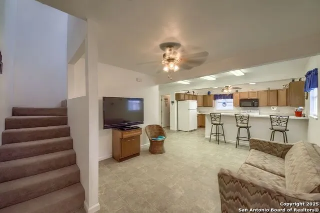 1108 Pebble Beach Dr NW Lakehills, TX 78063